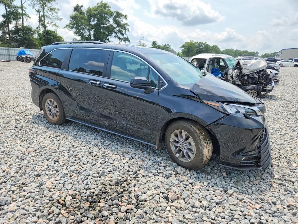 2026 TOYOTA SIENNA XLE 7-PASSENGER 4