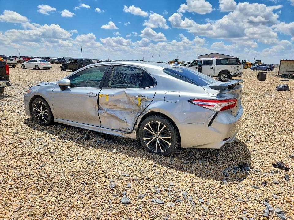 2020 TOYOTA CAMRY SE 2