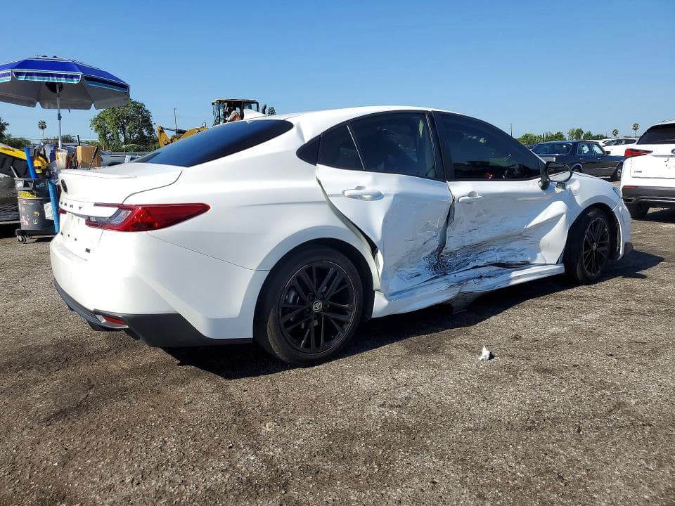 2025 TOYOTA CAMRY SE 3