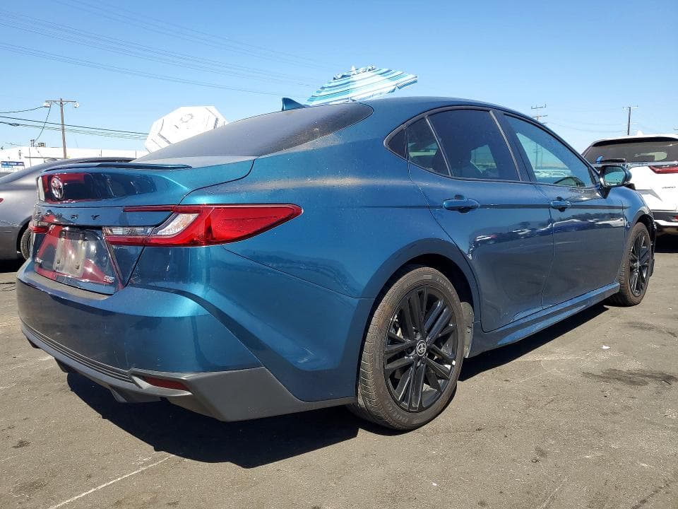 2025 TOYOTA CAMRY SE 3