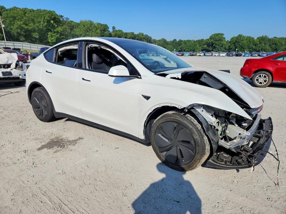2026 TESLA MODEL Y 4