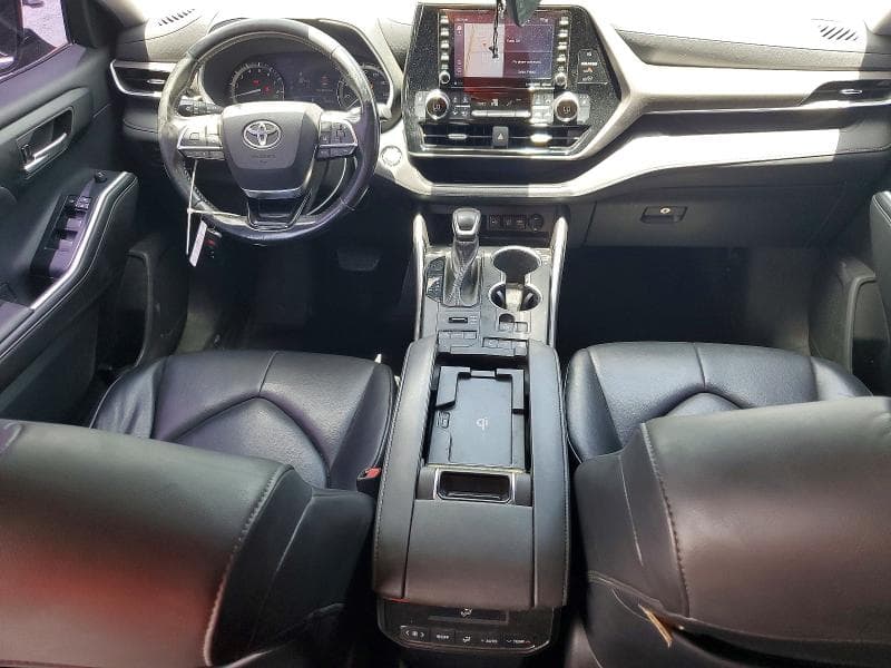 2021 TOYOTA HIGHLANDER XLE 8