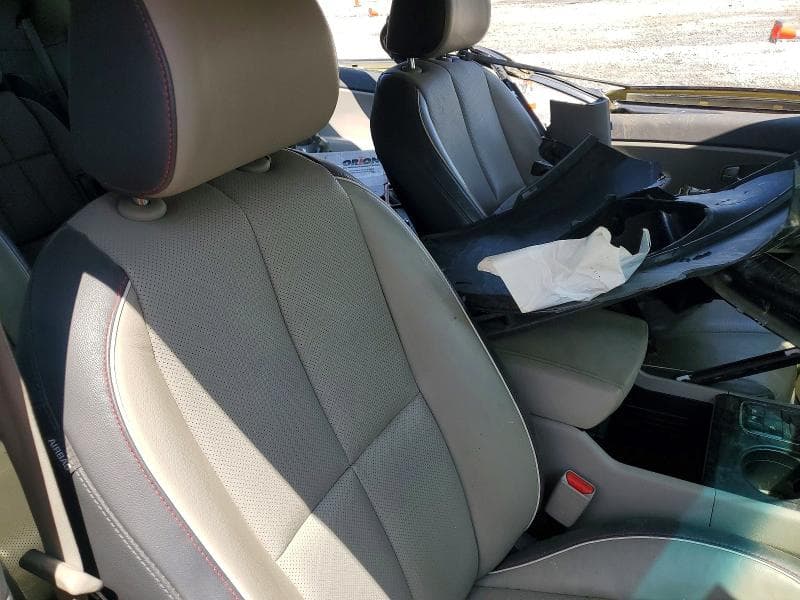 2017 KIA SEDONA LX 10