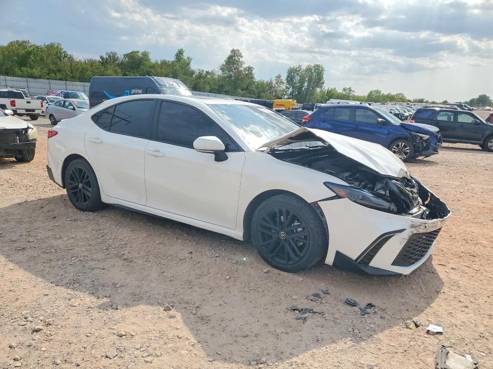 2025 TOYOTA CAMRY SE 4