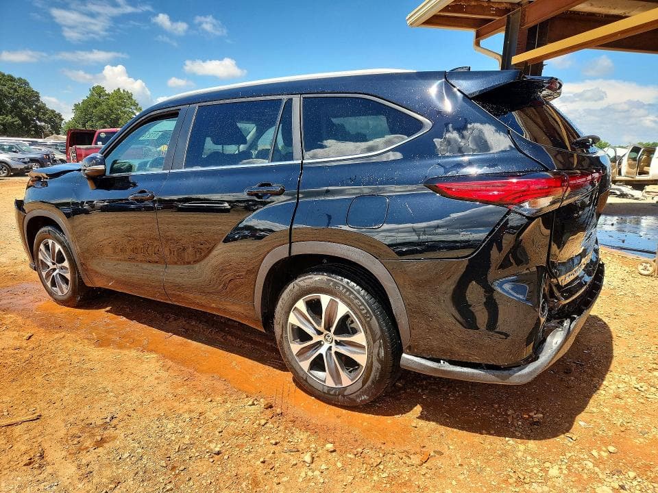 2023 TOYOTA HIGHLANDER XLE 2