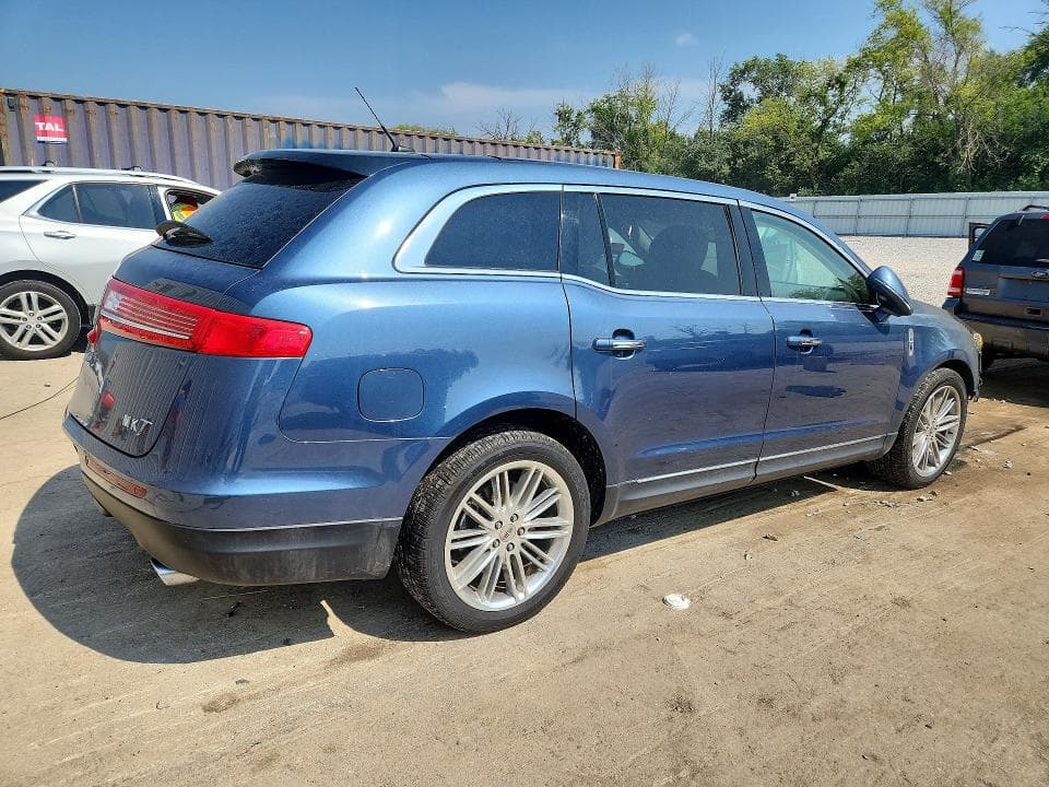 2019 LINCOLN MKT 3