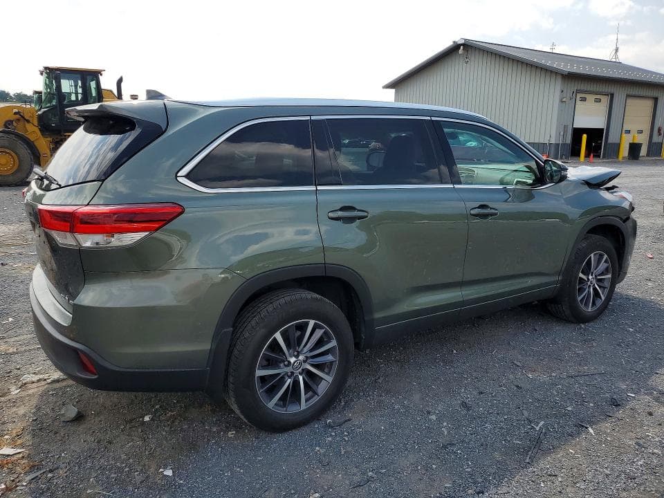 2018 TOYOTA HIGHLANDER XLE 3