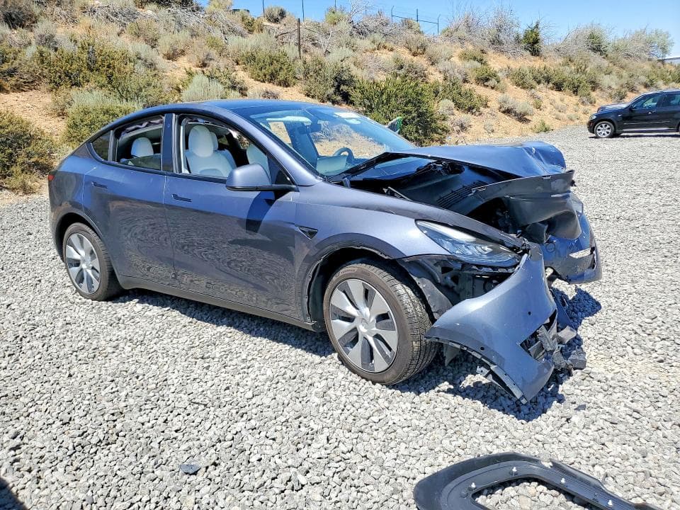 2023 TESLA MODEL Y 4