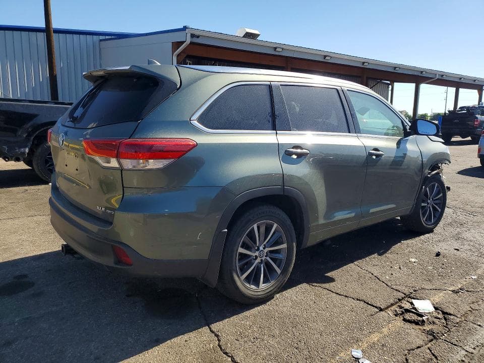 2017 TOYOTA HIGHLANDER XLE 3