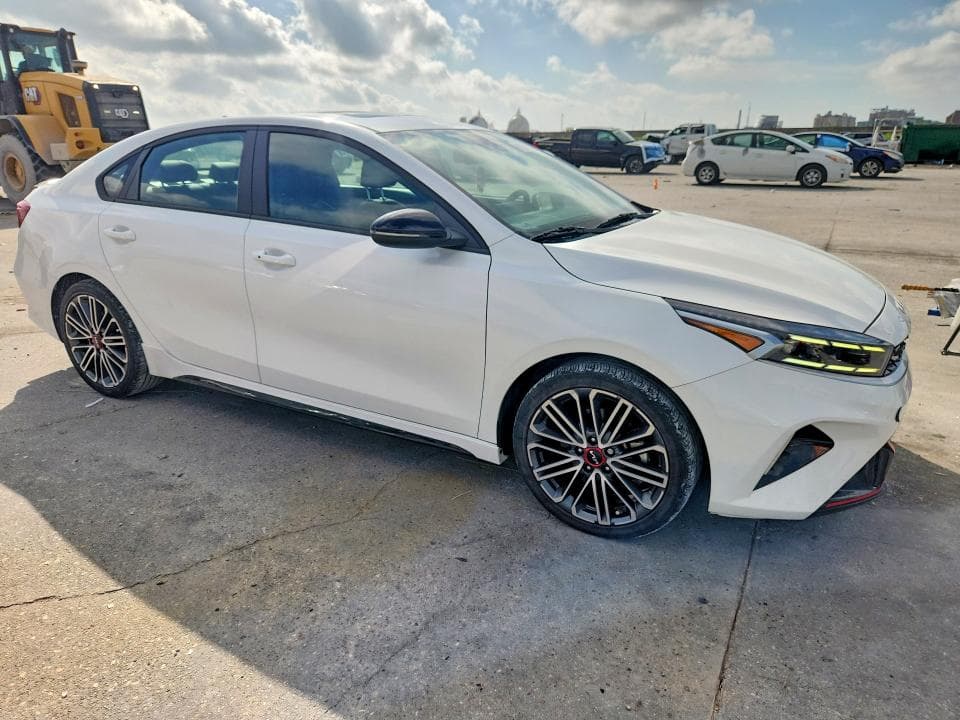 2023 KIA FORTE GT 4