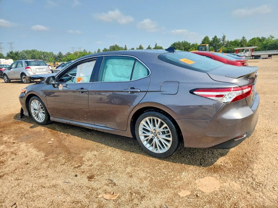2018 TOYOTA CAMRY XLE 2