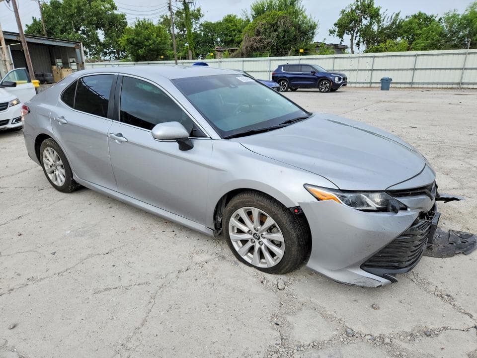 2019 TOYOTA CAMRY LE 4