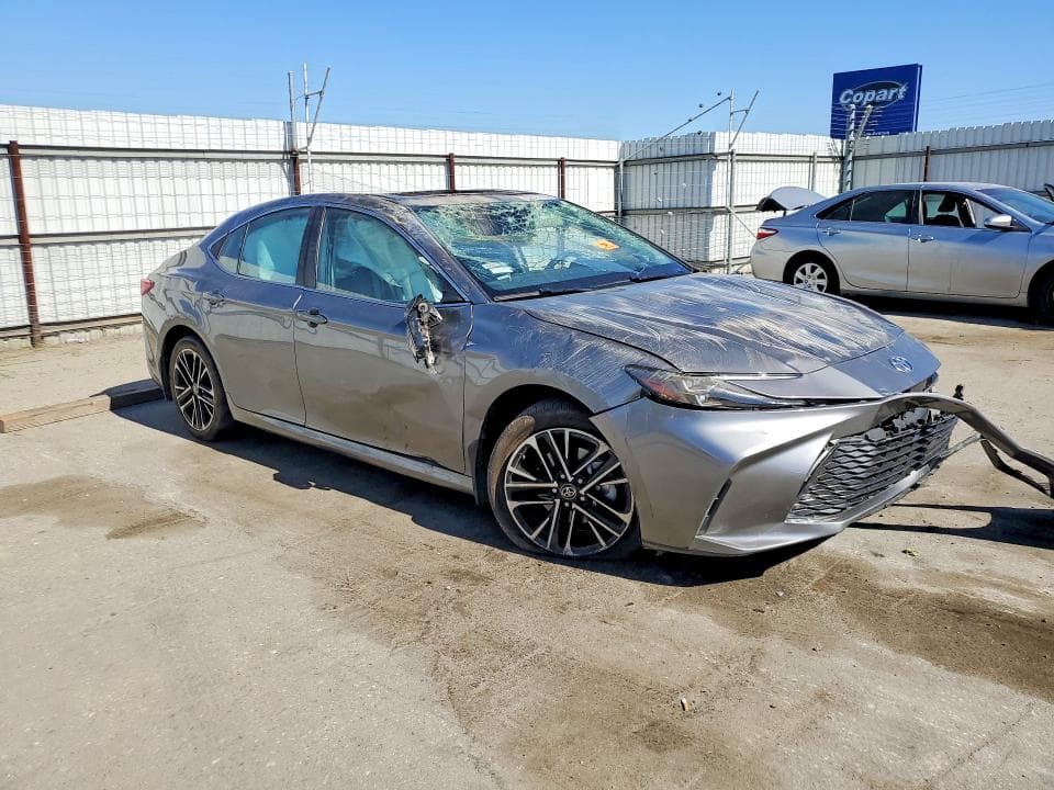 2025 TOYOTA CAMRY XLE 4