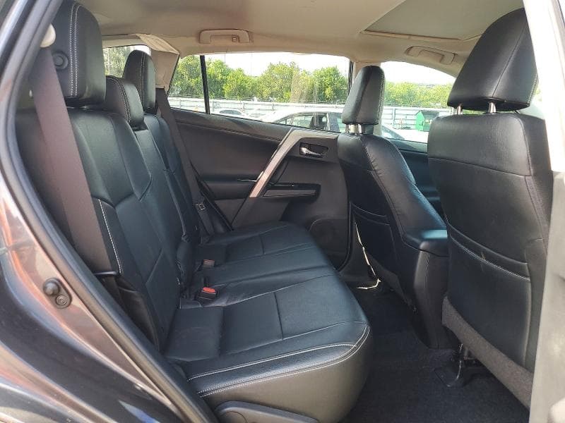 2018 TOYOTA RAV4 XLE 11