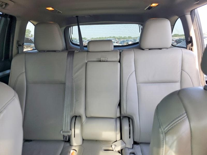 2017 TOYOTA HIGHLANDER XLE 10