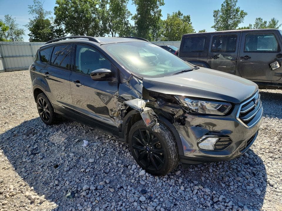 2017 FORD ESCAPE SE 4