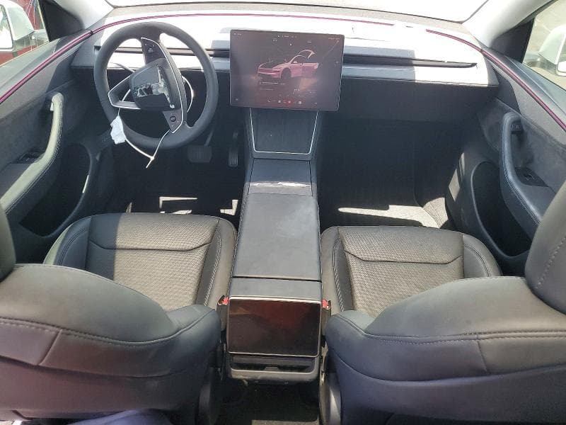 2026 TESLA MODEL Y 8