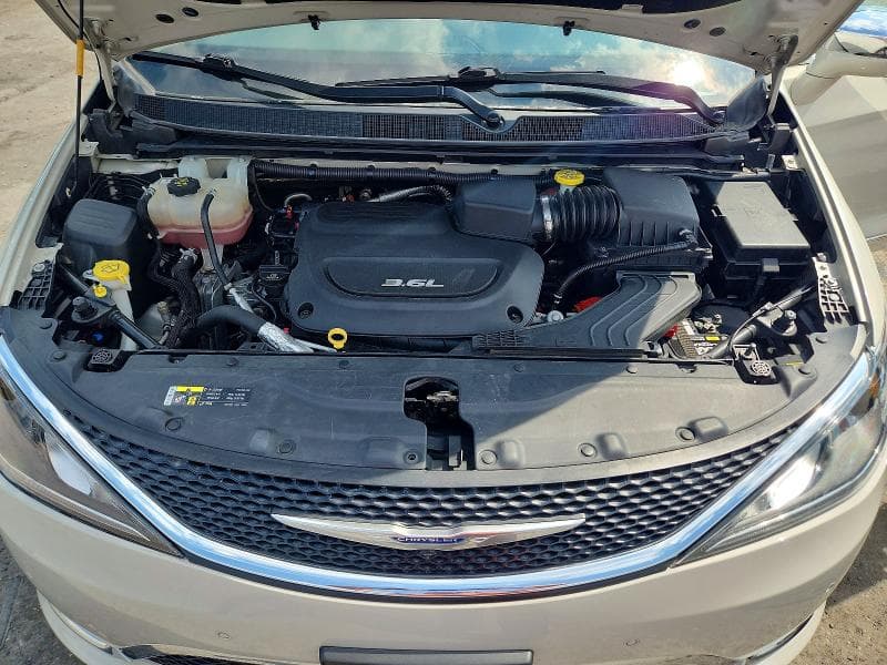 2017 CHRYSLER PACIFICA LIMITED 12