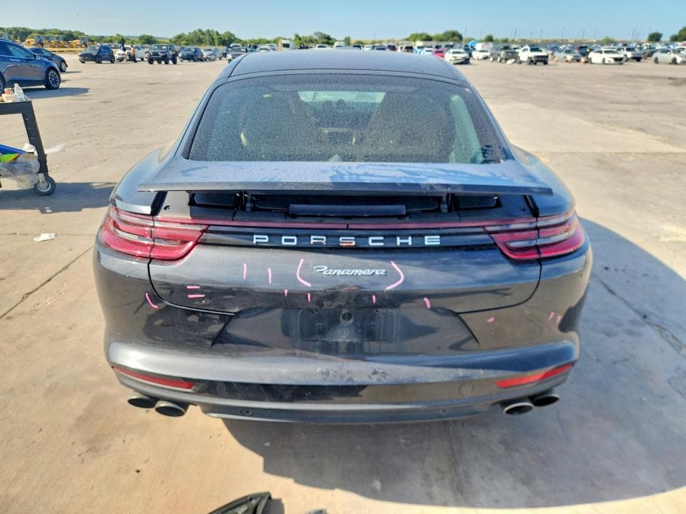 2018 PORSCHE PANAMERA 4 6