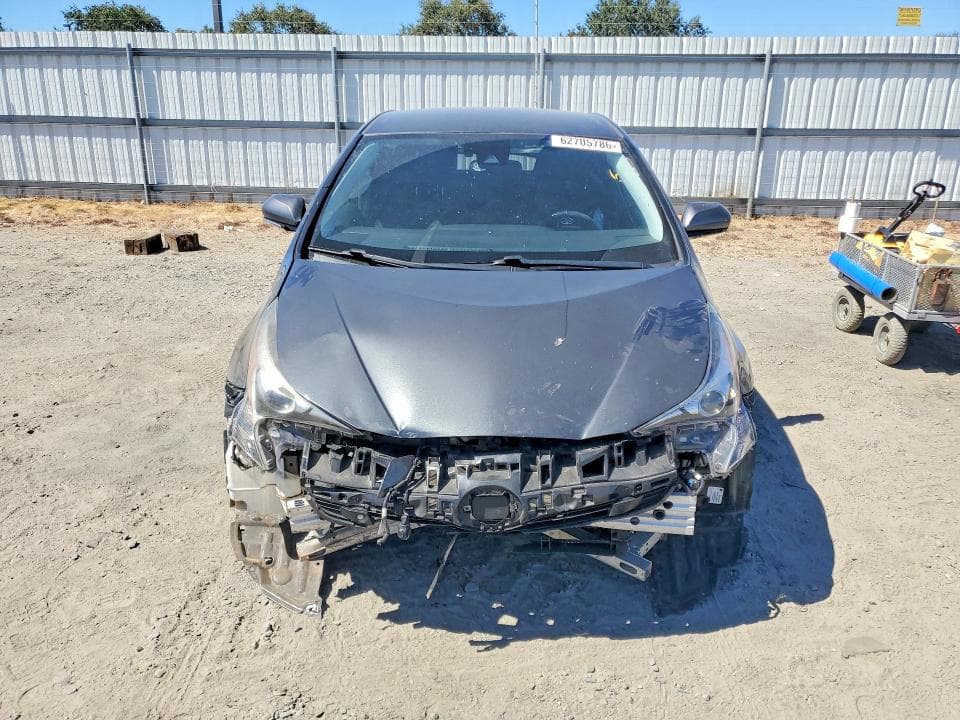 2018 TOYOTA PRIUS THREE 5