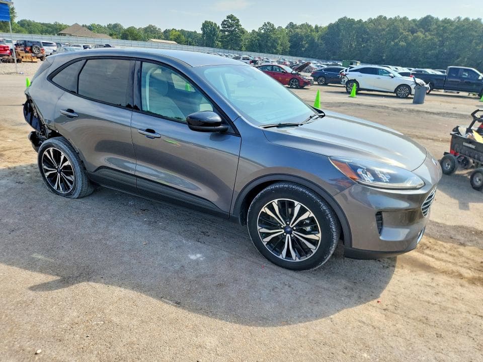 2021 FORD ESCAPE SE 4