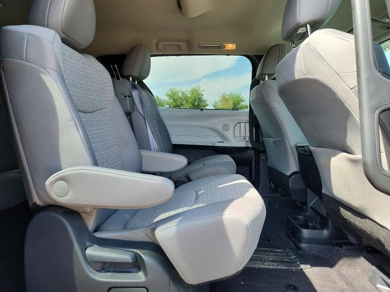 2025 TOYOTA SIENNA LE 11