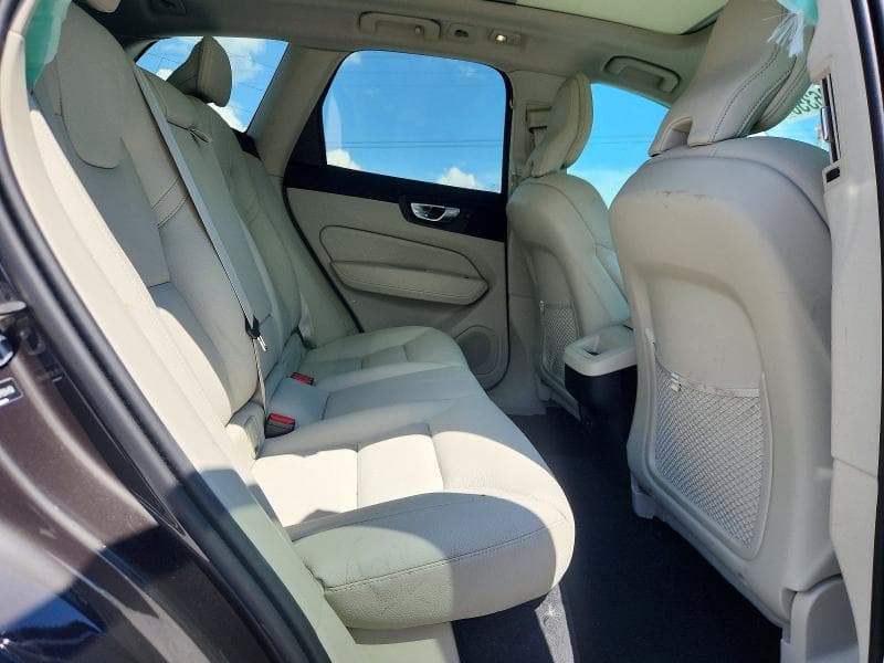 2024 VOLVO XC60 PLUS 11