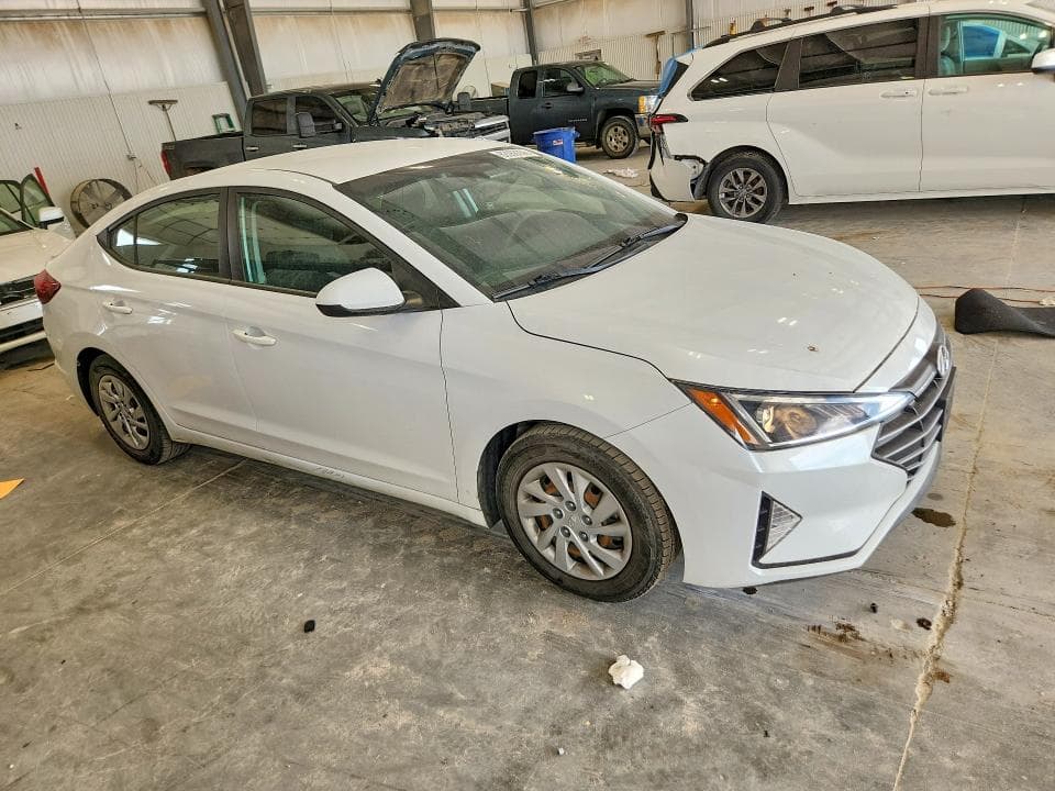 2020 HYUNDAI ELANTRA SE 4