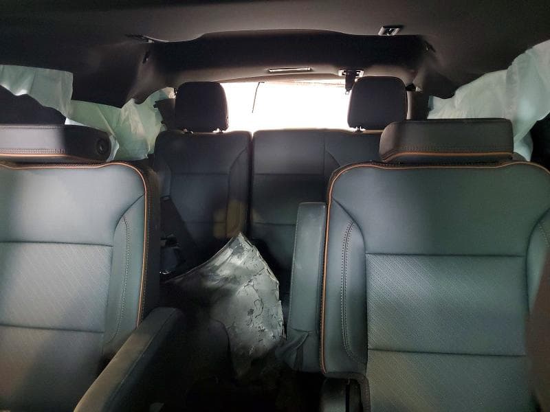 2025 GMC YUKON AT4 10