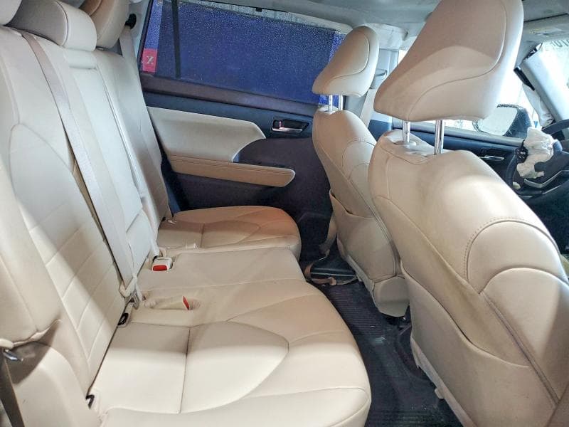 2022 TOYOTA HIGHLANDER XLE 11