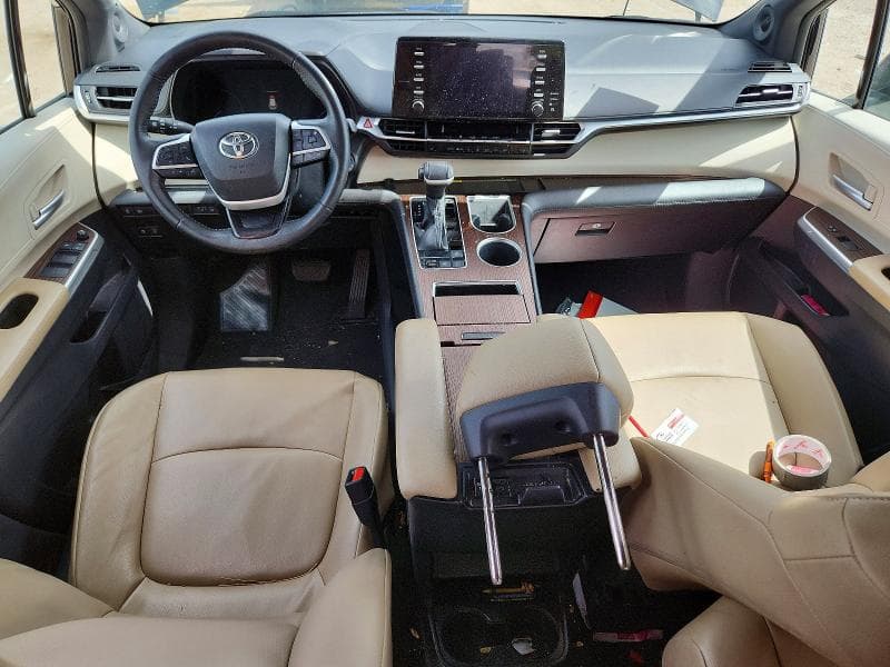 2022 TOYOTA SIENNA XLE 8