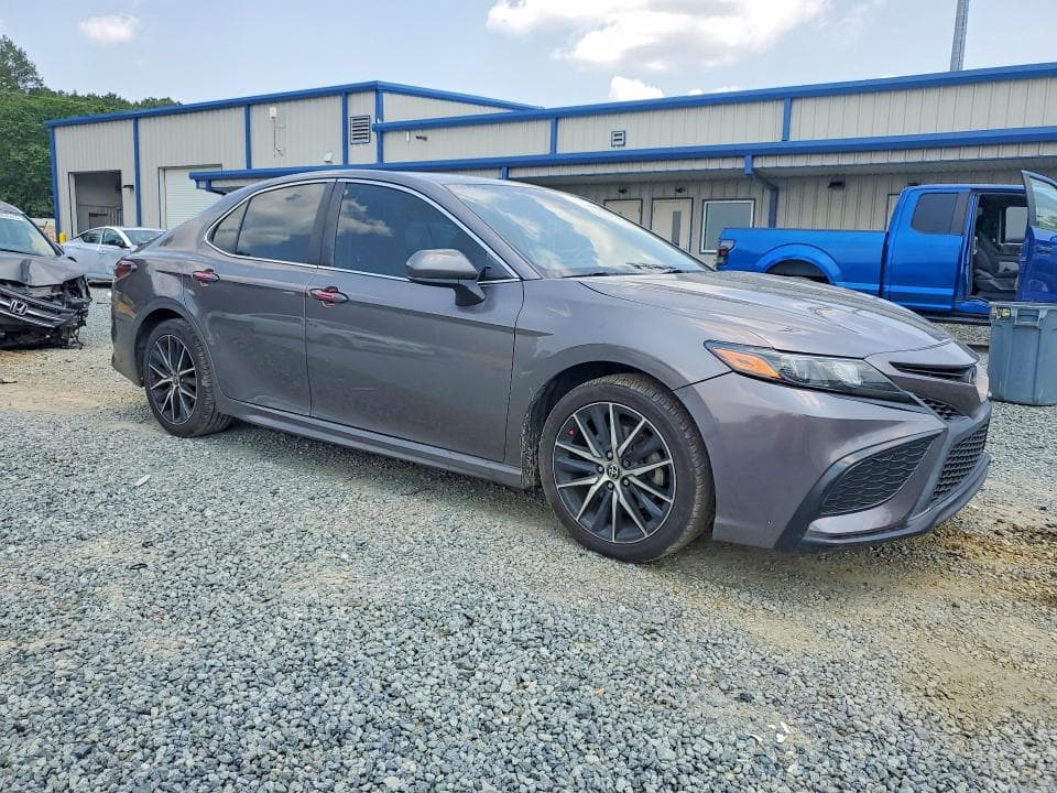 2021 TOYOTA CAMRY SE 4