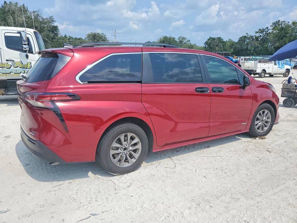 2021 TOYOTA SIENNA LE 3