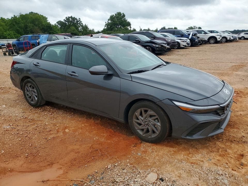 2024 HYUNDAI ELANTRA SEL 4