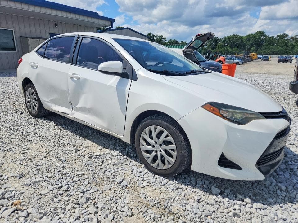 2017 TOYOTA COROLLA LE 4