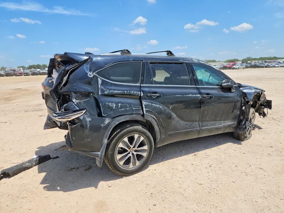 2020 TOYOTA HIGHLANDER XLE 3