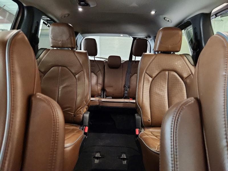 2017 CHRYSLER PACIFICA LIMITED 10