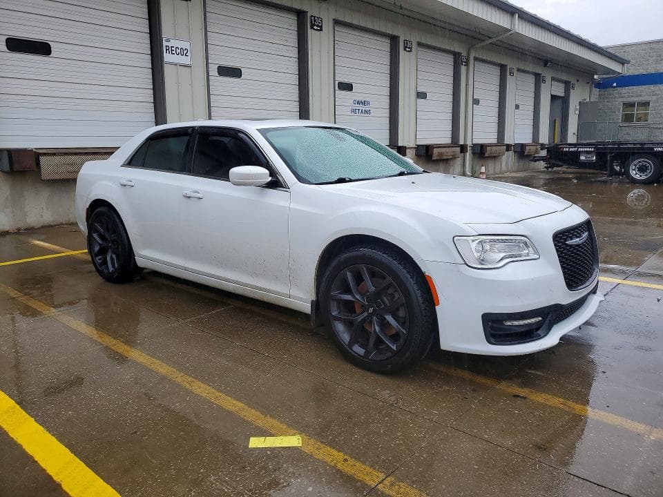 2017 CHRYSLER 300 LIMITED 4