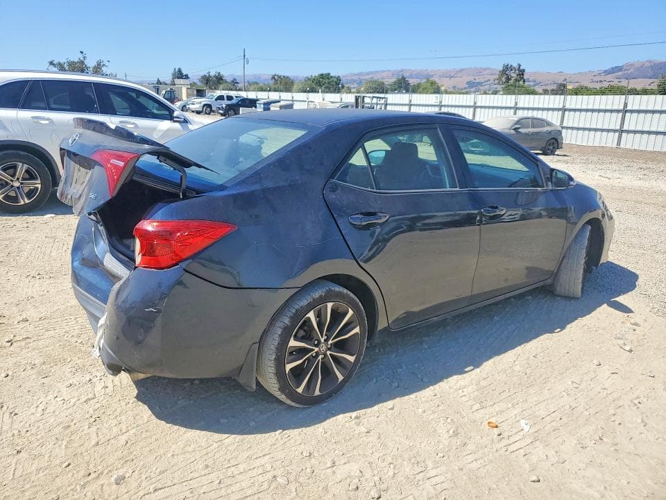 2018 TOYOTA COROLLA SE 3