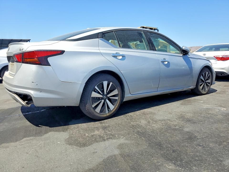 2021 NISSAN ALTIMA SV 3