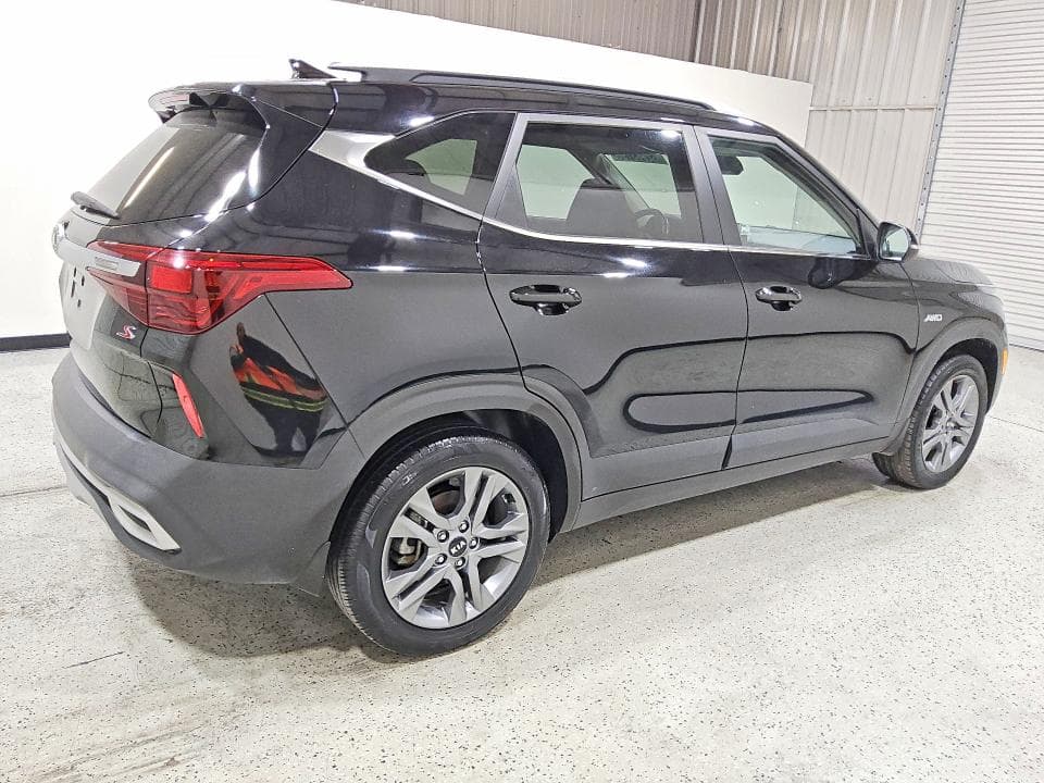 2021 KIA SELTOS S 3