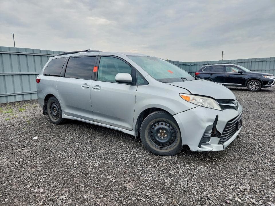 2020 TOYOTA SIENNA LE 4