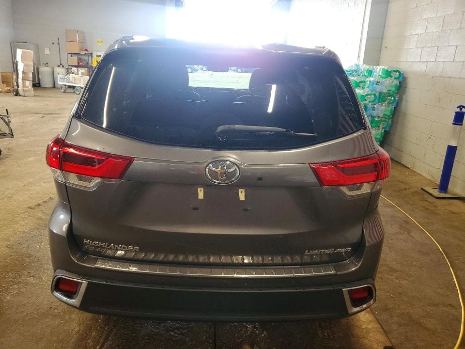 2019 TOYOTA HIGHLANDER LIMITED 6