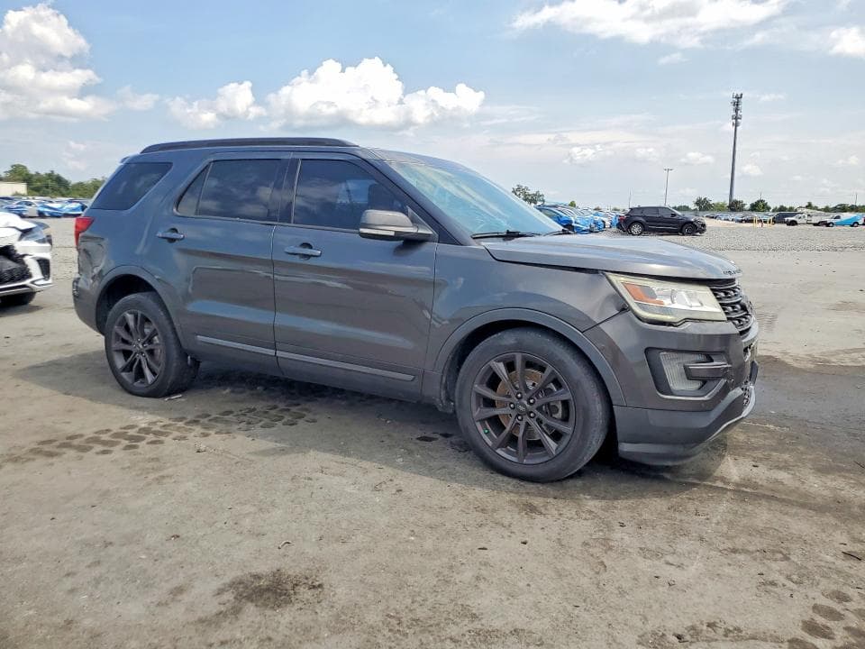 2017 FORD EXPLORER XLT 4