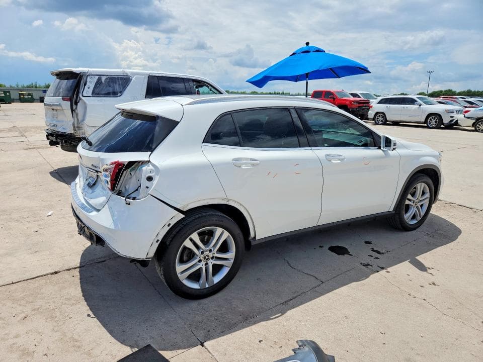 2020 MERCEDES-BENZ GLA 250 4MATIC 3