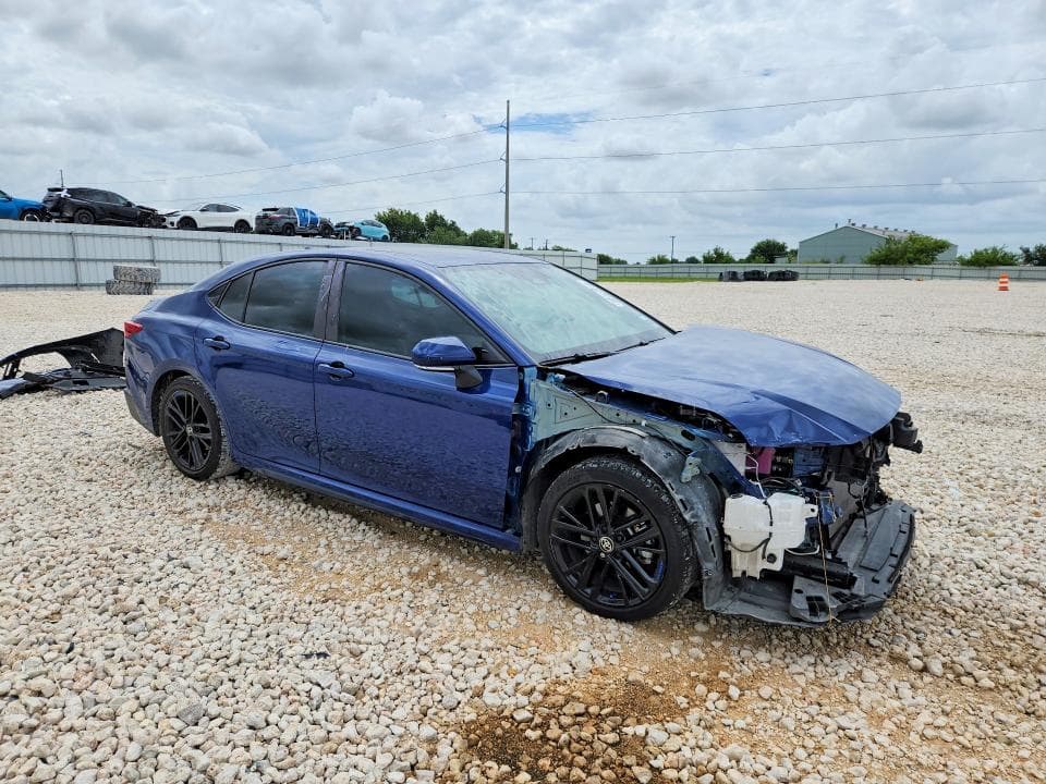 2025 TOYOTA CAMRY SE 4