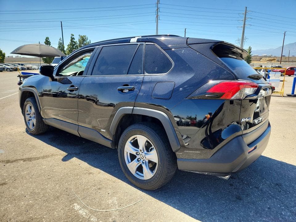 2022 TOYOTA RAV4 LE 2