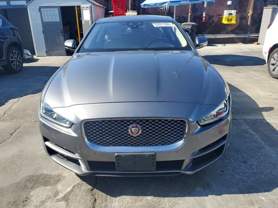 2017 JAGUAR XE PRESTIGE 5