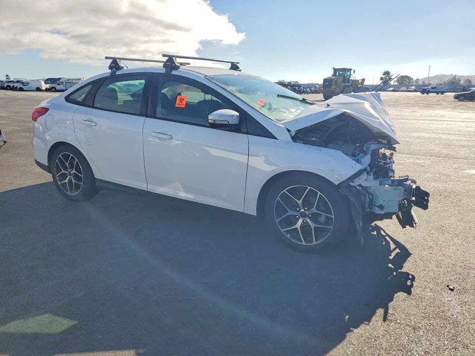 2017 FORD FOCUS SEL 4