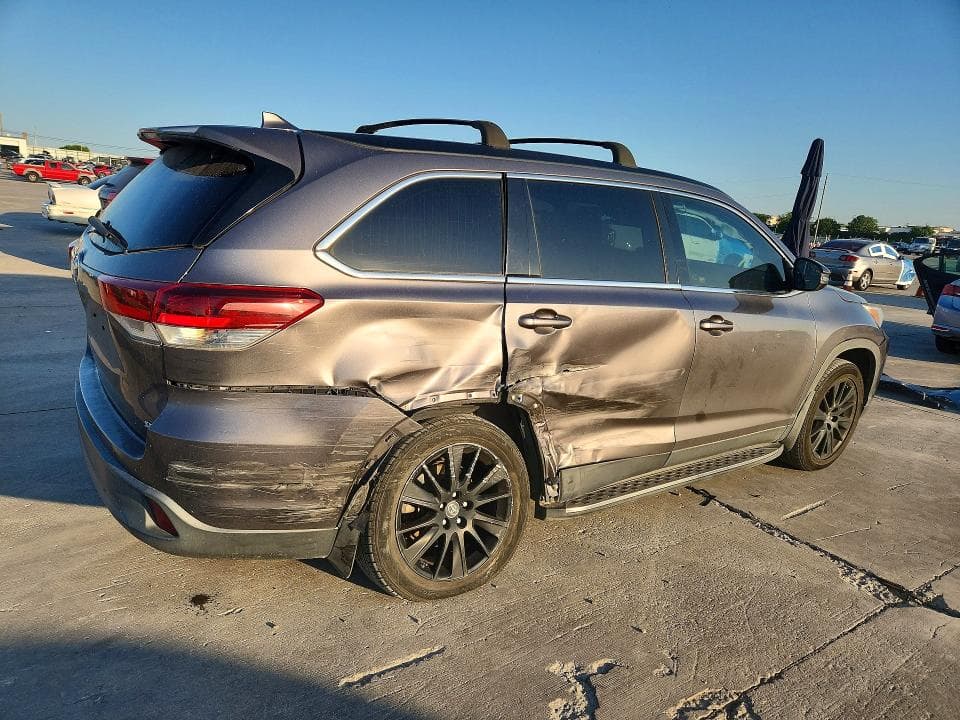 2019 TOYOTA HIGHLANDER SE 3